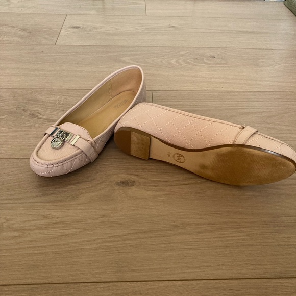 EUC Michael Kors Leather Padlock loafer.  Size 8.5. Unique pink color. - Picture 5 of 5